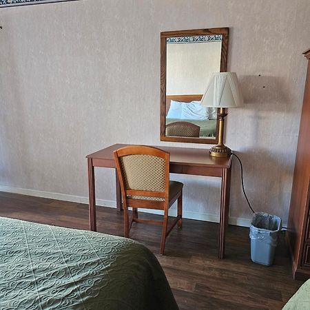 Travelodge By Wyndham Маккино Сити Экстерьер фото