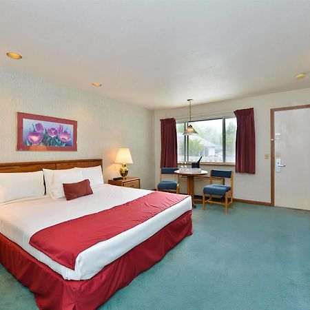 Travelodge By Wyndham Маккино Сити Экстерьер фото