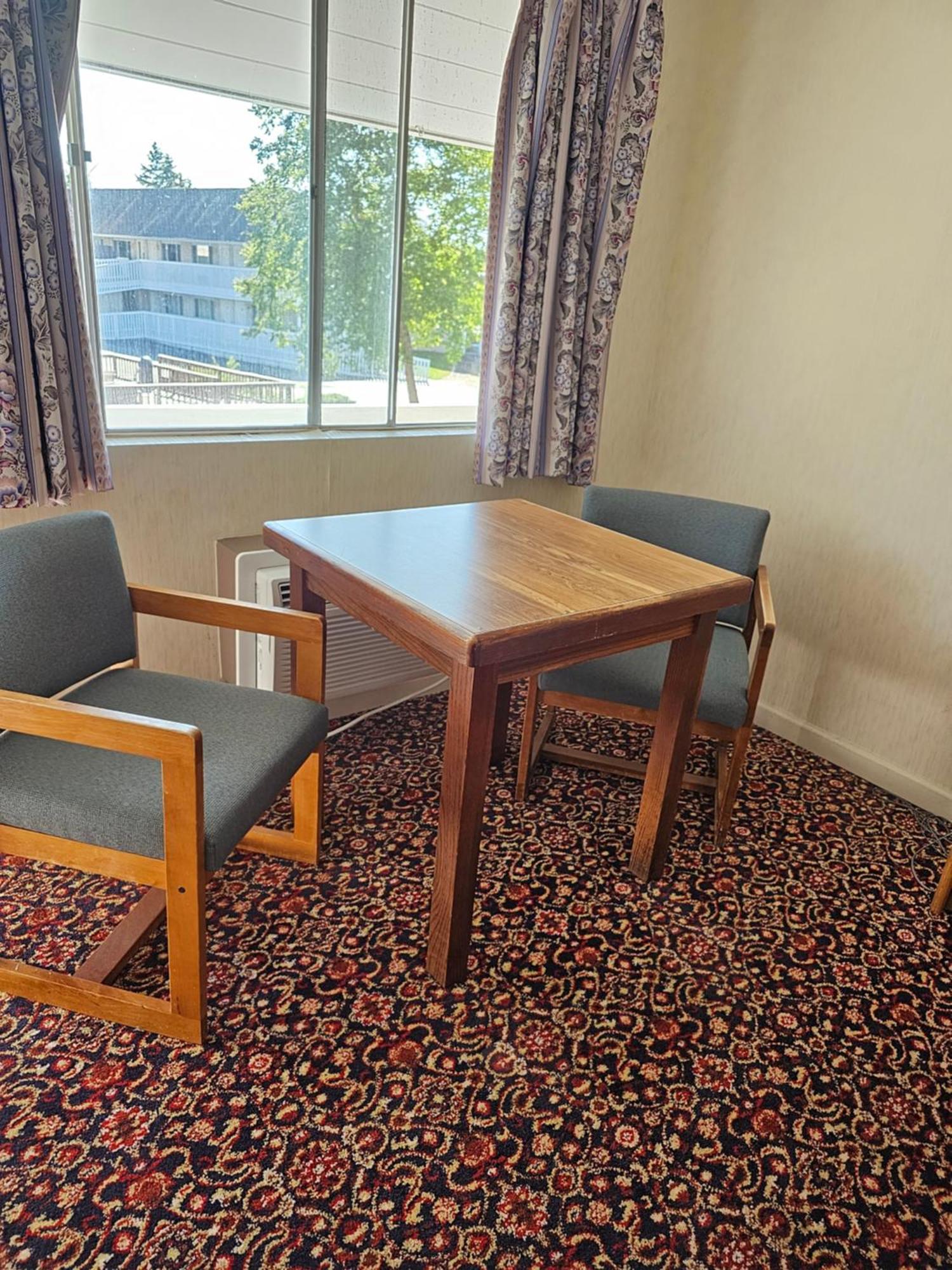 Travelodge By Wyndham Маккино Сити Экстерьер фото