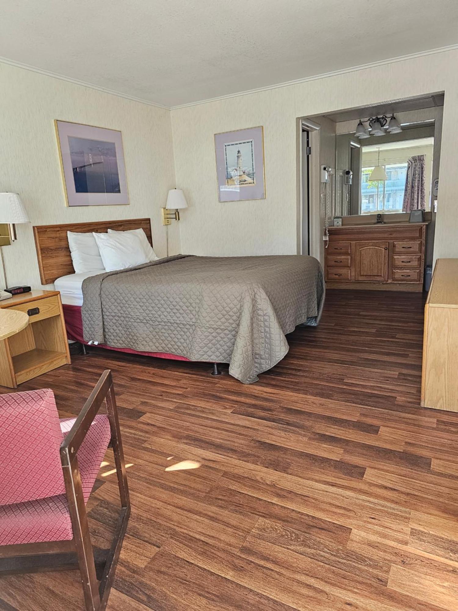 Travelodge By Wyndham Маккино Сити Экстерьер фото