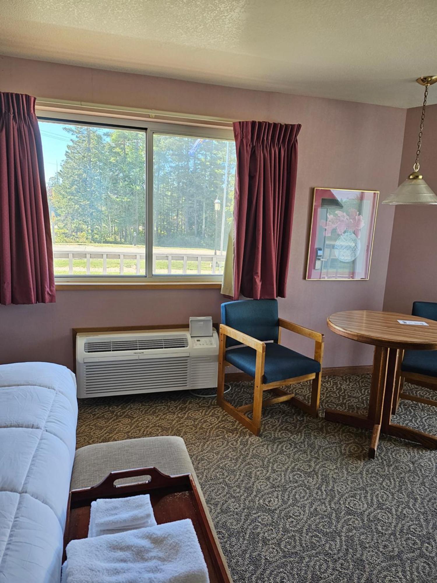 Travelodge By Wyndham Маккино Сити Экстерьер фото