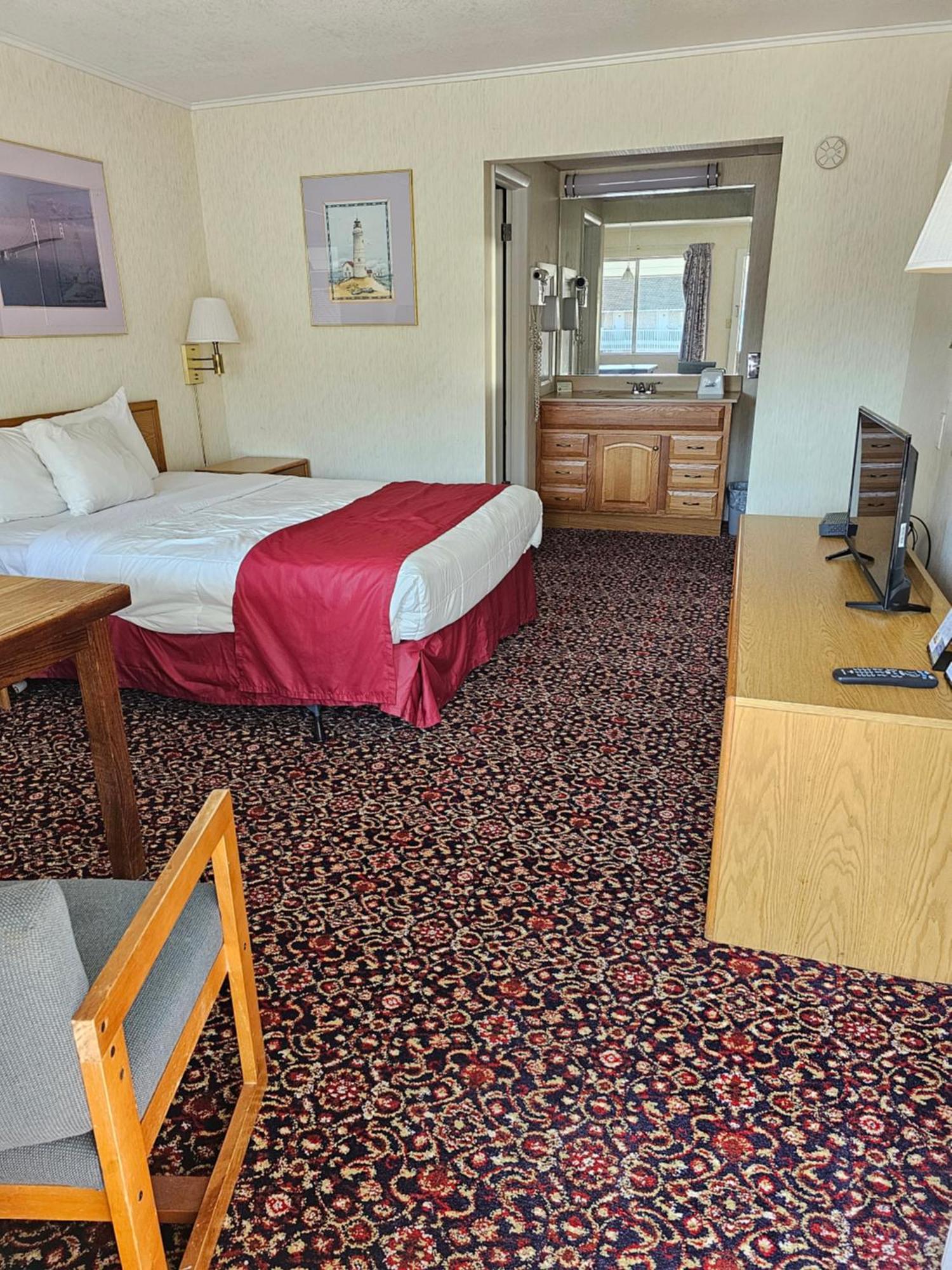 Travelodge By Wyndham Маккино Сити Экстерьер фото