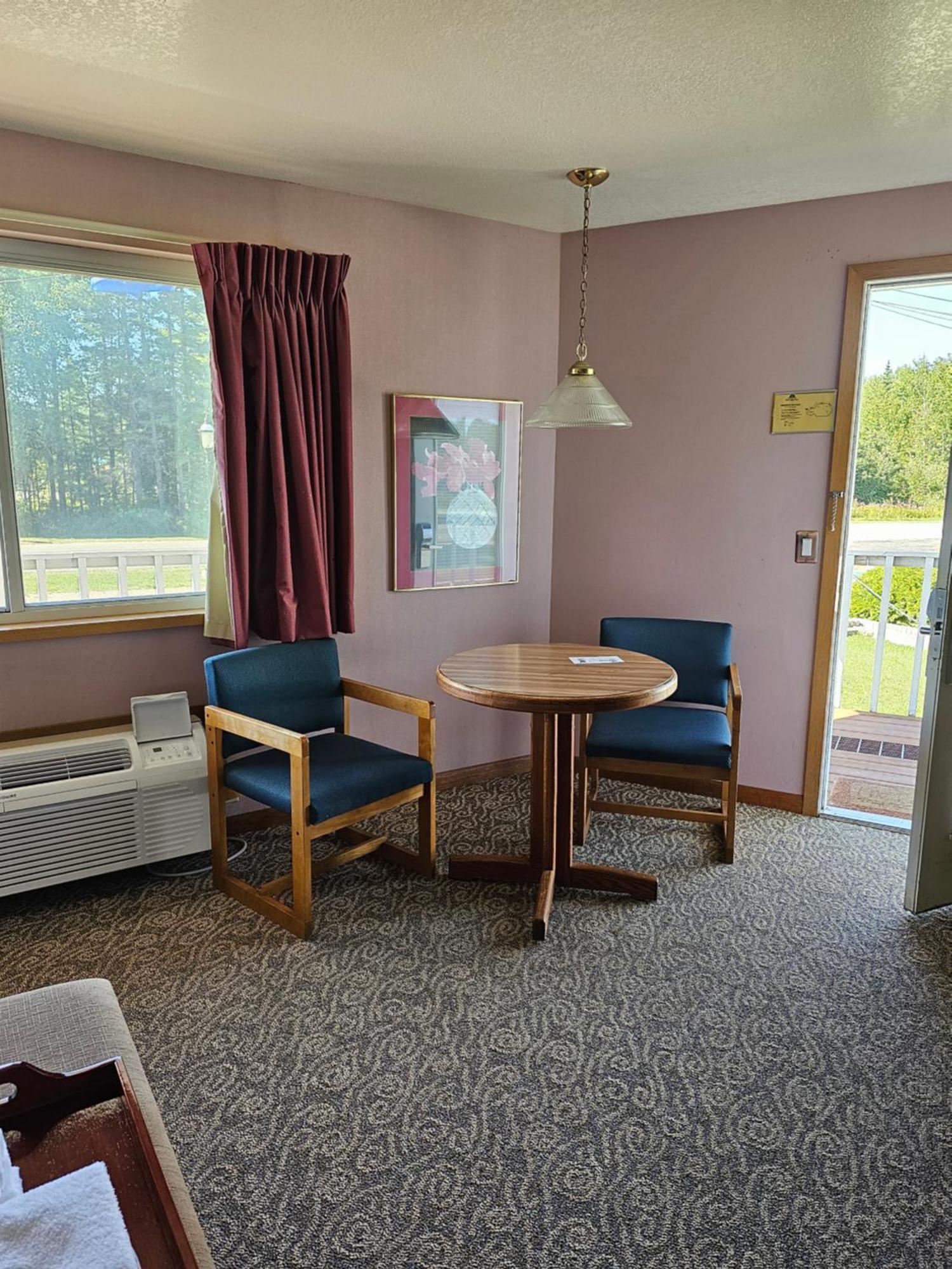 Travelodge By Wyndham Маккино Сити Экстерьер фото