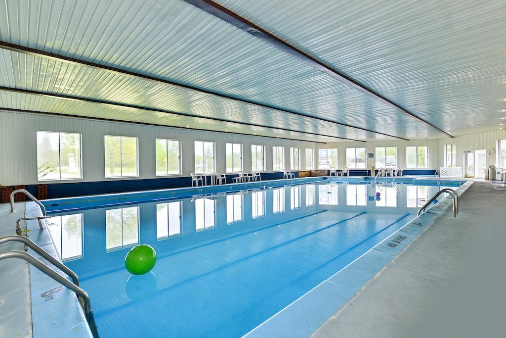 Travelodge By Wyndham Маккино Сити Экстерьер фото