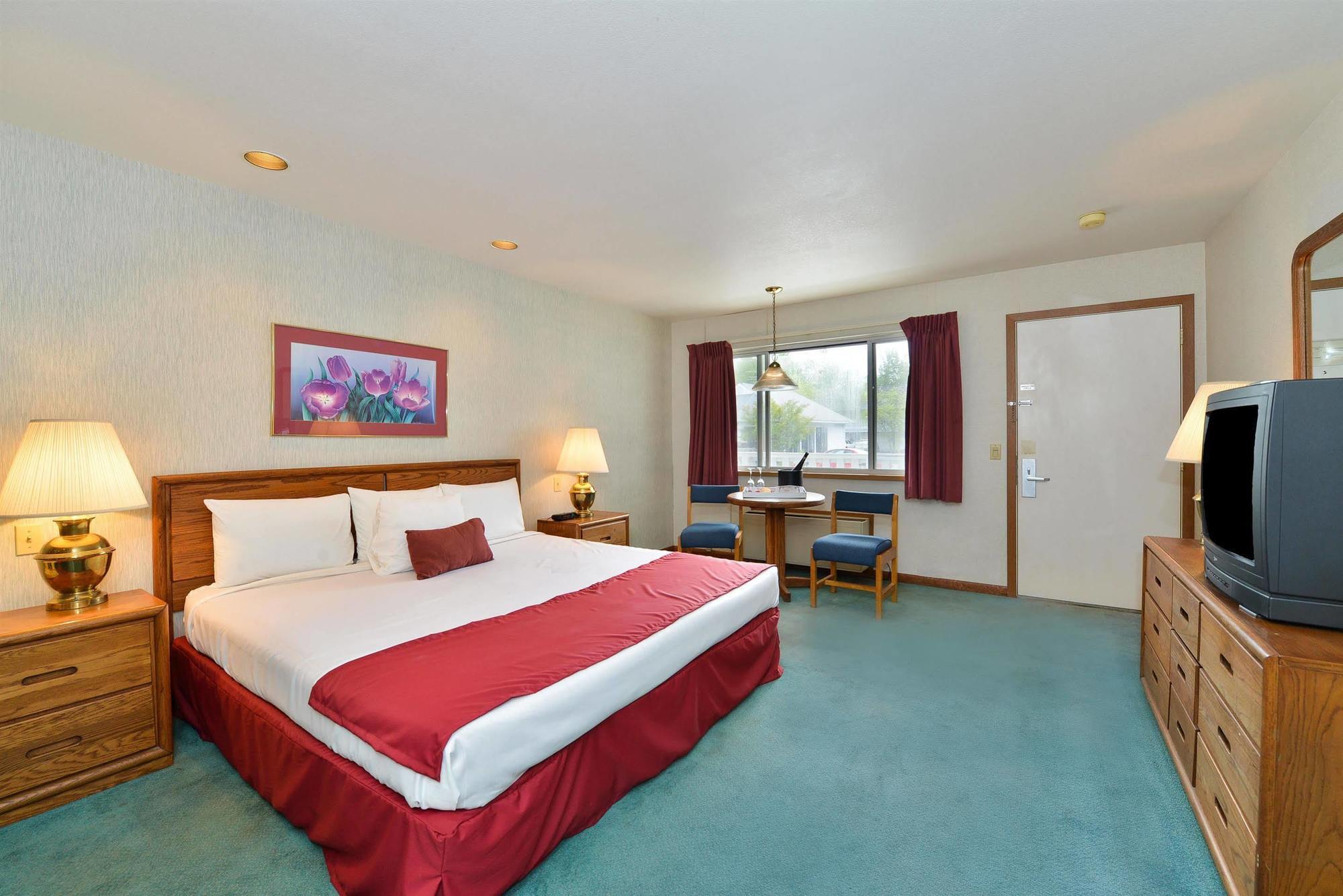 Travelodge By Wyndham Маккино Сити Экстерьер фото